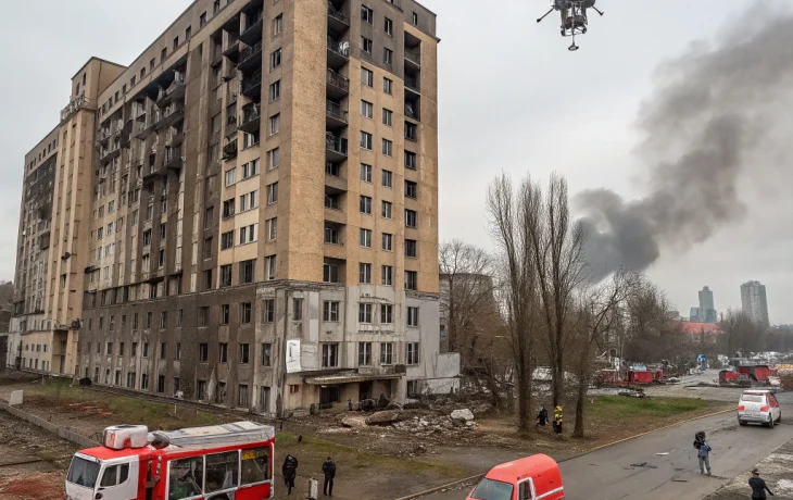 Дрон атаковал здание в &laquo;Грозный-Сити&raquo;, разрушения быстро устраняют