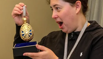 Новозеландец задержан после кражи редкого кулона Фаберже